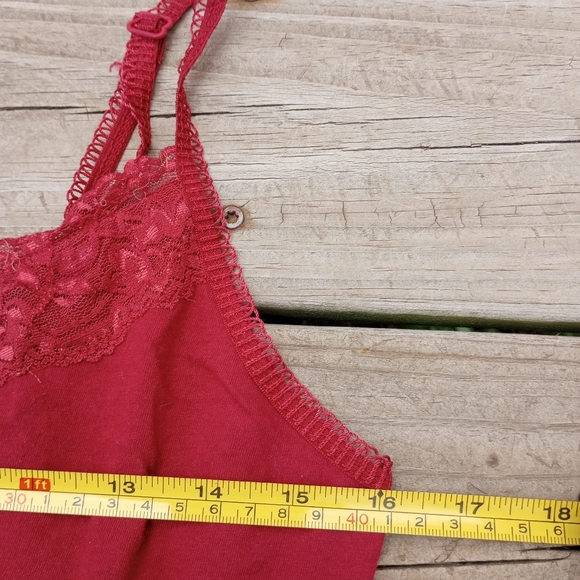 🎄Gifted🎄 Charlotte Russe Tank Top With Lace - Picture 3 of 8